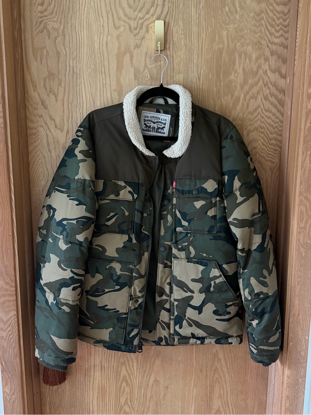 Levi's Men's Camouflage Puffer Jacket with Sherpa Collar - Olive